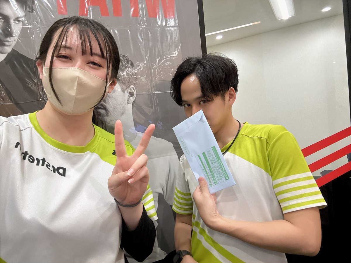 ds_koutaseiseki's tweet photo. ✨メンテナンス✨
昨日は日頃お世話になってる
三河お師匠様@DrStretch5 のストレッチを受けさせて頂きました🙌

3年も仲良くさせて頂いてるのに初ストレッチでした‼️

やっぱSWGPファイナリストは違う
全てが勉強になりました📚

そして何よりイケメンすぎた

#三河チルドレン
#なんか自撮りしてるし https://t.co/BwkCLWqR8Q