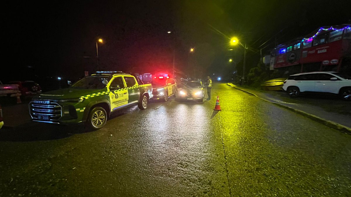 CarabLosRios's tweet photo. #Corralcl: En el marco de las acciones preventivas en horario nocturno, 👮🏽‍♂️🚓💨 de la Tcia. Corral realizan controles vehiculares orientados a detectar presencia de alcohol en conductores y evitar así accidentes de tránsito.
#LaPrevenciónEsNuestraEsencia https://t.co/bt3fnX0uMt
