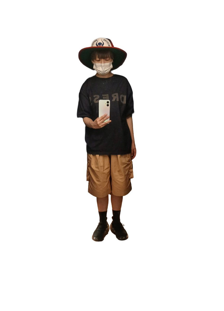 toringopan's tweet photo. DRESSME　Tシャツ
01u10　サマーズハイパンツ
NEW ERA　岡本太郎コラボハット

スペック低いスマホに変更したのでカメラの画質悪すぎ🥲部屋の照明が暖色で余計にボヤけてしまうので背景なくしてみました🌬
帽子かわいい❤️ https://t.co/lAJwn2kigs