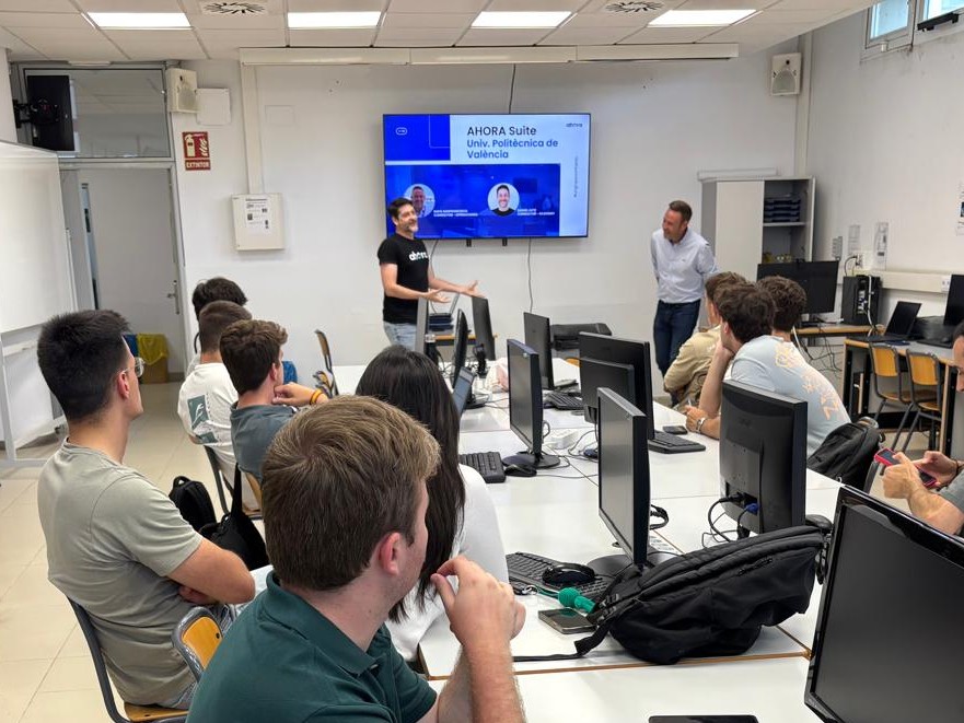 AhoraFreeware's tweet photo. 🔴 AHORA presenta en la @UPV cómo los Agentes IA están redefiniendo los sistemas de gestión.

Los estudiantes del Máster de Ingeniería Industrial descubrieron de primera mano cómo la IA ya forma parte de nuestras soluciones de gestión empresarial.
👉 https://t.co/eobXdE0nID https://t.co/chNrg2aNHF