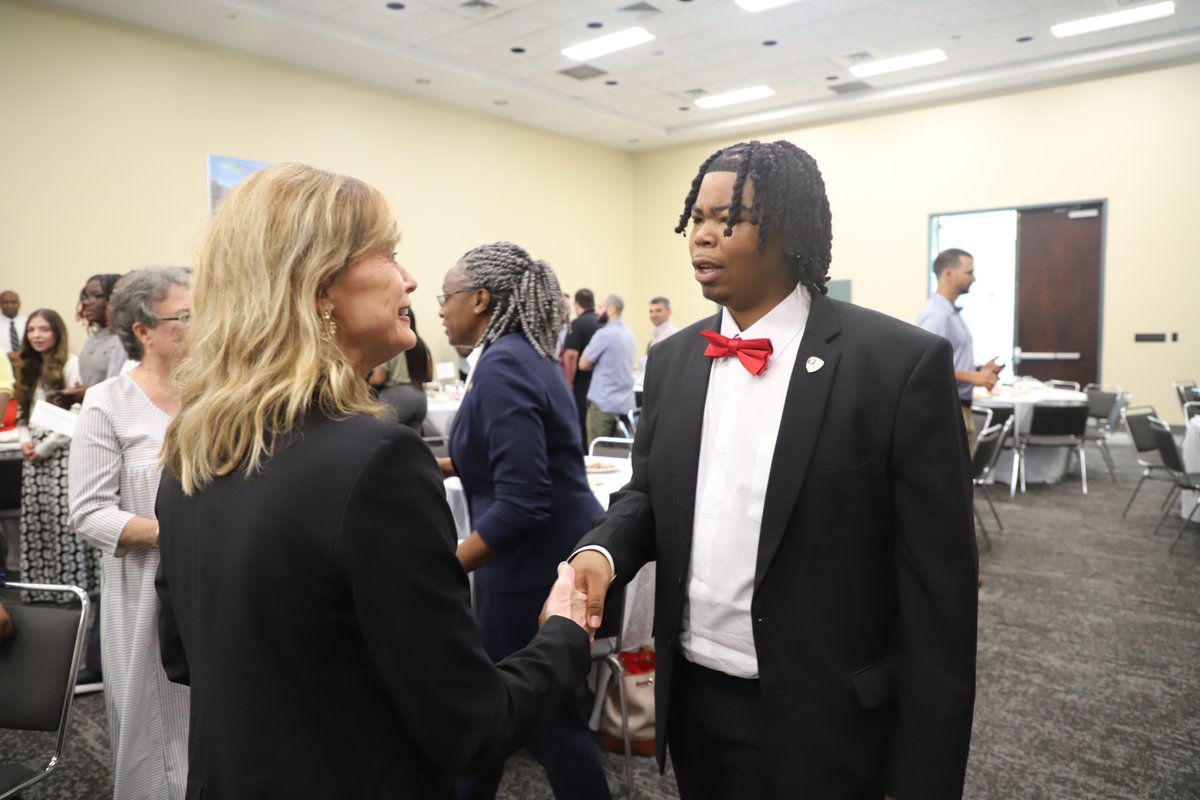 ArmyERDC's tweet photo. ERDC Director Dr. Beth Fleming served as the keynote speaker at the recent  
Vicksburg-Warren County Chamber of Commerce luncheon. 
She highlighted the cutting-edge research happening locally alongside ERDC's ongoing  
commitment to STEM and educational outreach. https://t.co/tc91i55vLu