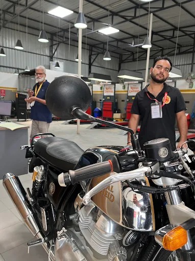 powerandtorque's tweet photo. Behind every smooth ride is a team that keeps the machine roaring. 🔧

At Royal Enfield Vasundhra Service Center, every motorcycle gets the care, precision, and attention it truly deserves. Because legends deserve legendary service.

#RoyalEnfieldService #RoyalEnfieldVasundhra https://t.co/QznEIDhtv6