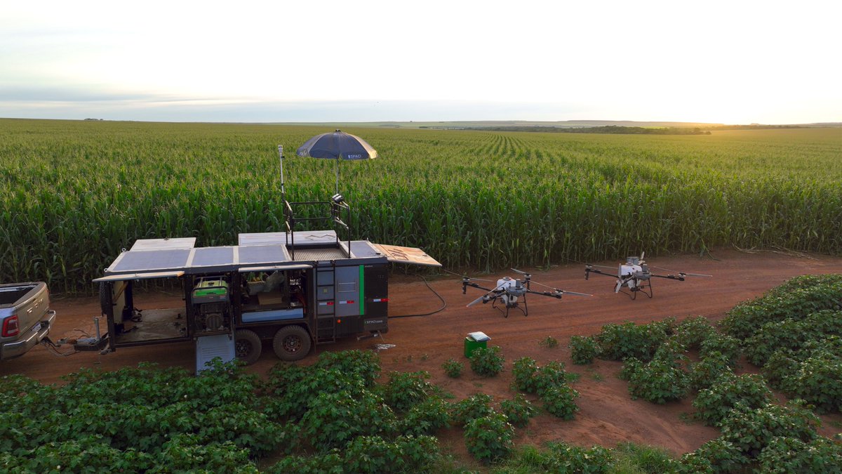 xmobots's tweet photo. SPAD 200B percorre o Brasil para mostrar, na prática, um novo jeito de pulverizar!

✅ Mais de 70 hectares pulverizados por hora; 
✅ Operações simultâneas com dois DJI AGRAS T70P e dois T100; 
✅ Gestão e rastreabilidade com a DAASFY.

Procure a revenda parceira mais próxima! https://t.co/tyJgptKosL