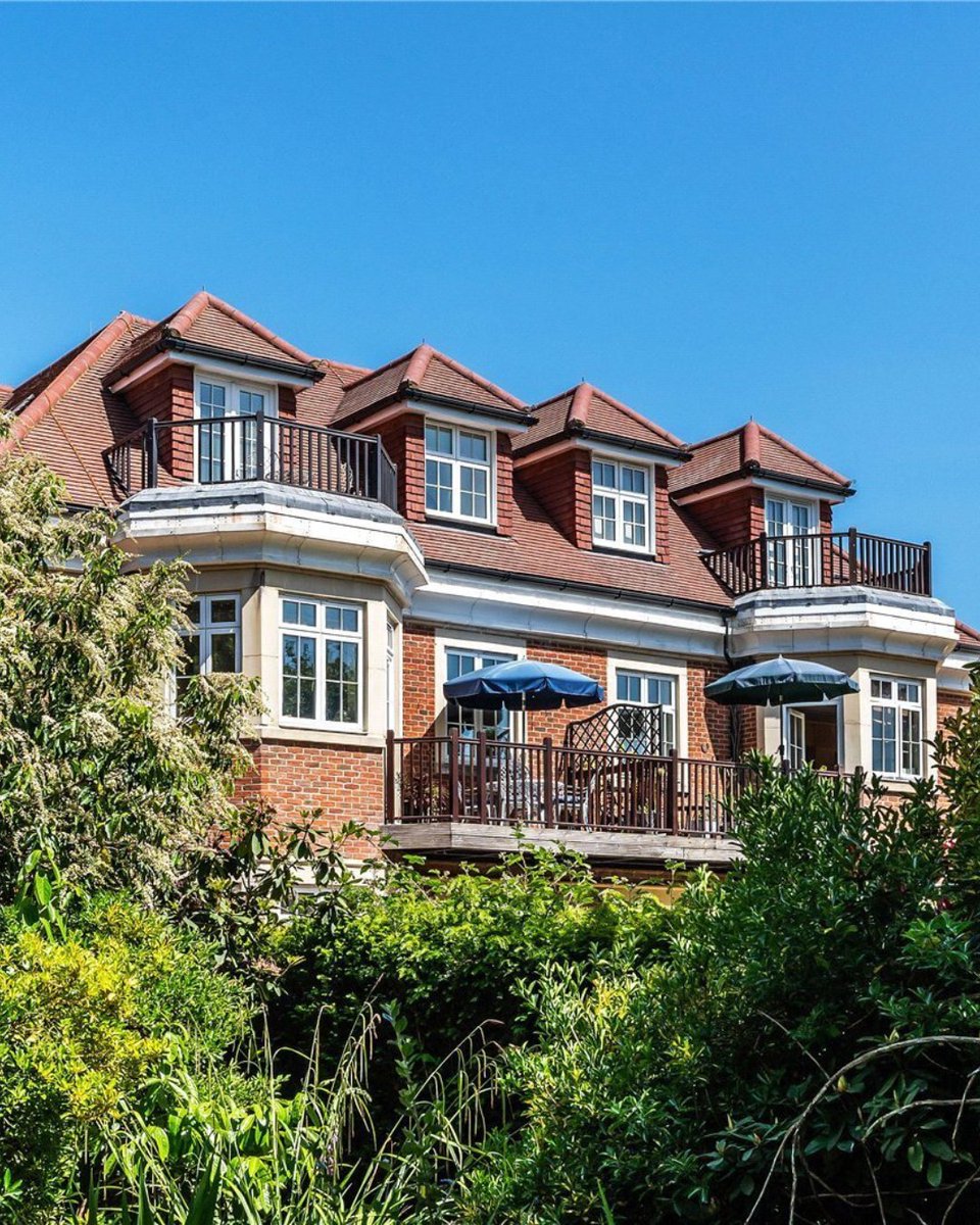 JS_Reigate's tweet photo. New listing
#Reigate #Surrey
Guide price £499,950

Beautifully proportioned 2 bedroom #apartment with just over 1,000 sq ft of accommodation, high ceilings and large windows that maximise natural light and frame the tranquil setting.

https://t.co/m8eKhKNjeN

#reigateheath https://t.co/i20hEnNTQN