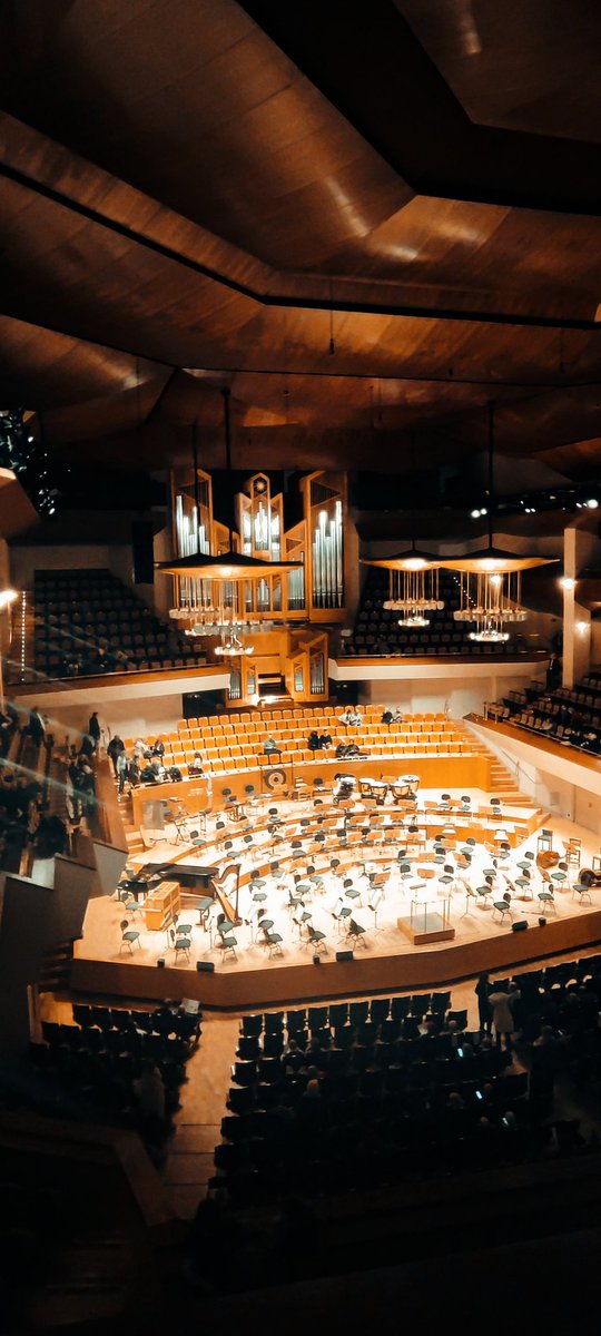 composer_moises's tweet photo. Muy contento de haber tocado en el Auditorio Nacional, la mejor sala de conciertos de España, con mi amigo el maestro Miguel Prida.  Una cosa menos. ❤��🎼🎻 #concierto #orquesta https://t.co/kwtEfrD7dM