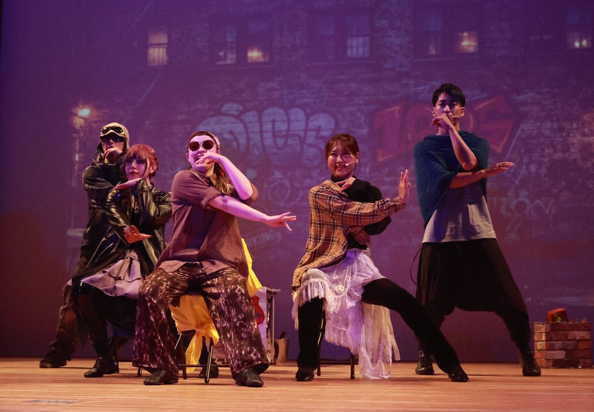 samboxsam2's tweet photo. LOQS
The Show Must Go On
50席限定プレ公演

ボーカルあり
アクロバットダンスあり
ポールダンスあり
ギターあり
ストリート的なパーカッションのアンサンブルありのショータイム

それぞれが素晴らしいパフォーマンスをされていて
それを融合して創り出すストーリー
観に行って良かった♪
①

#LOQS https://t.co/ZqdAaYiAHI