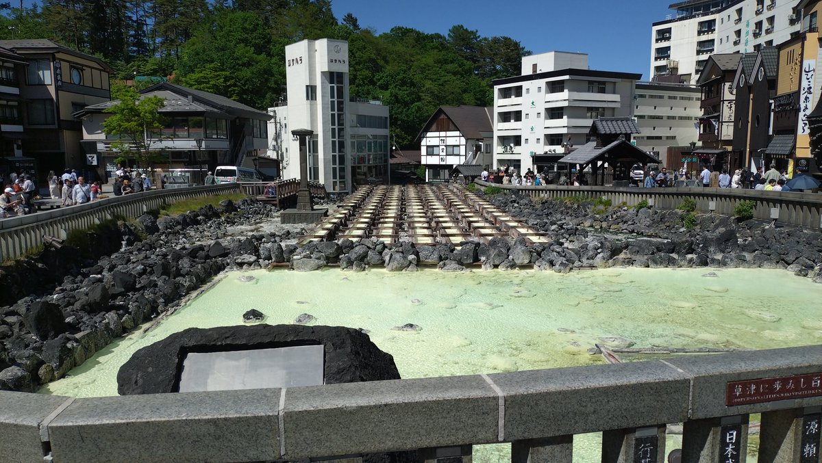 7da4imo7e4's tweet photo. 峠ステッカー新発売を買いに行くついでに、そのまま七味温泉〜峠越えで午後から久しぶりの開通の渋峠〜草津ルート。渋峠爆風4℃で体冷え冷えなので先週に引き続き草津温泉共同浴場巡り。
#峠ステッカー
#毛無峠
#七味温泉
#志賀草津ルート開通
#草津温泉 https://t.co/P3a583ZBCO