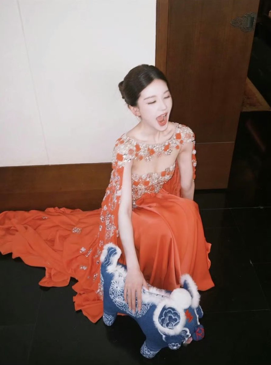 15NM07's tweet photo. คนสวยยยยทำไมตั้ลร้ากขนาดนี้🤭

ROSY VOGUE MOMENTS 

#ZhaoLusixVogueVacation
#VogueVacation
#จ้าวลู่ซือ #ZhaoLusi https://t.co/ThfFNnPCFw