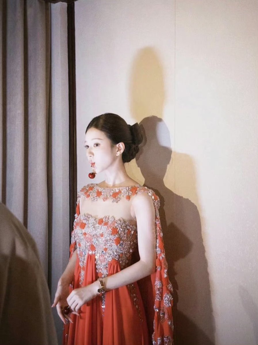 15NM07's tweet photo. คนสวยยยยทำไมตั้ลร้ากขนาดนี้🤭

ROSY VOGUE MOMENTS 

#ZhaoLusixVogueVacation
#VogueVacation
#จ้าวลู่ซือ #ZhaoLusi https://t.co/ThfFNnPCFw