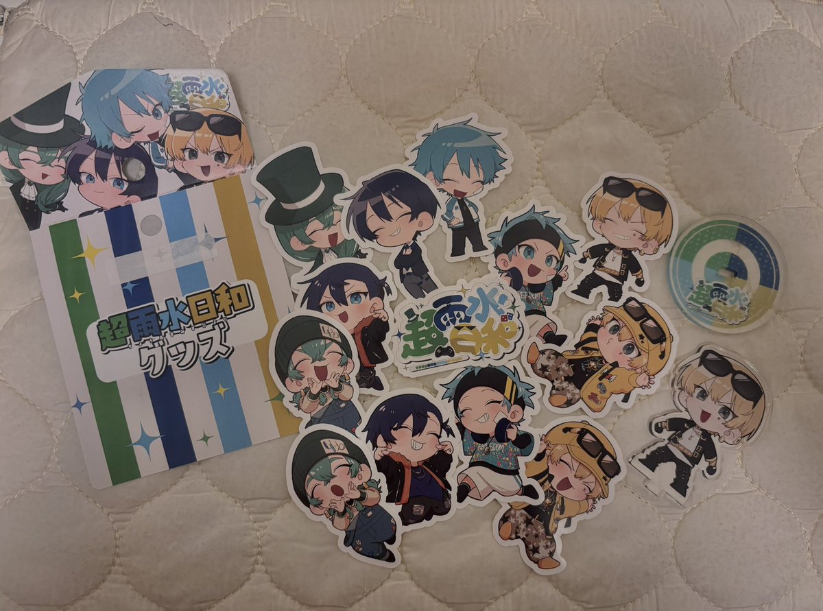 abya_8's tweet photo. グッズ届いたー!!!!やばいすごく可愛い…😭💕
シールが入ってた袋開けようとして厚紙(？)ペロンとしたら超雨水日和と目が合って思わず声出た
ハッピーサプライズです

 #超雨水日和 https://t.co/Xxy9hxieLg