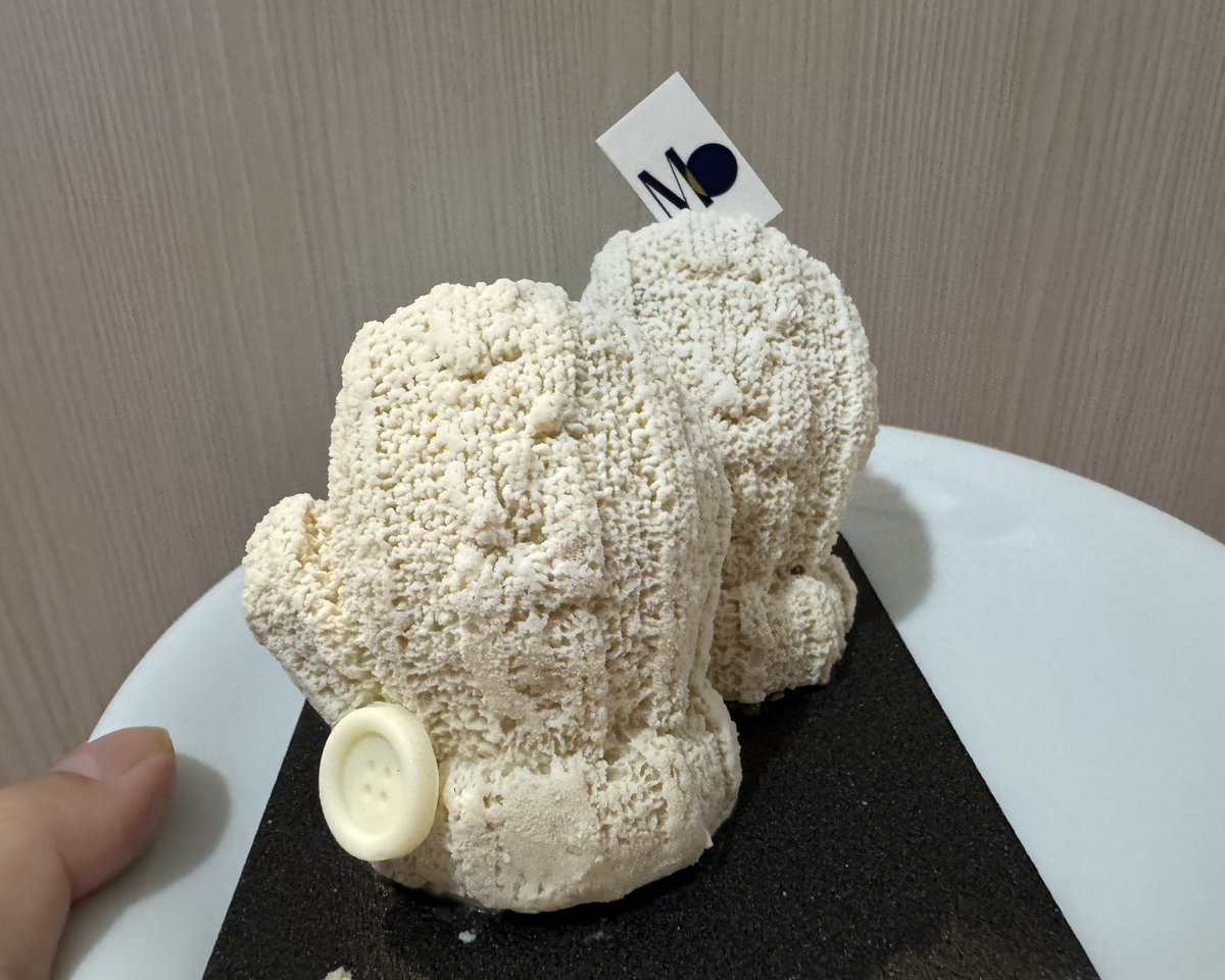 iris670206's tweet photo. 今日のケーキはMasahiko Ozumi Parisのもの🍰
細工が素晴らしい✨
美味しゅうございました🥰 https://t.co/I7t7VvNtif