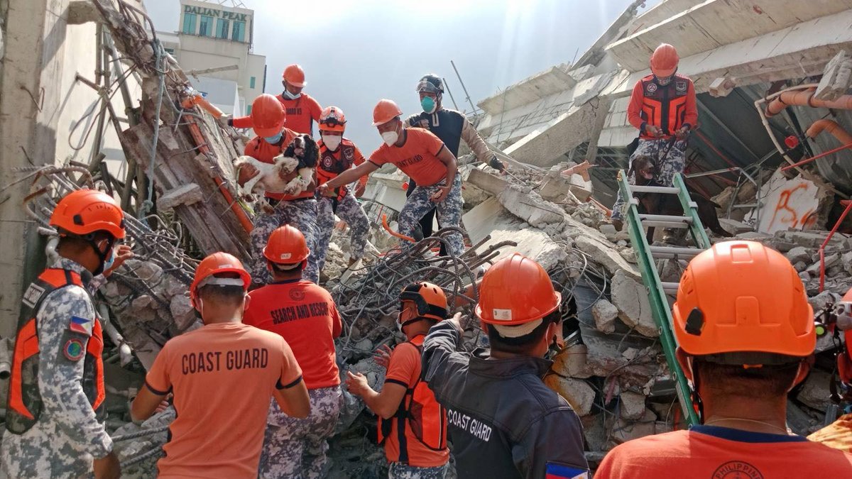 coastguardph's tweet photo. 𝐏𝐂𝐆 𝐒𝐔𝐒𝐓𝐀𝐈𝐍𝐒 𝐎𝐏𝐄𝐑𝐀𝐓𝐈𝐎𝐍𝐒 𝐈𝐍 𝐂𝐎𝐋𝐋𝐀𝐏𝐒𝐄𝐃 𝟗-𝐒𝐓𝐎𝐑𝐄𝐘 𝐁𝐔𝐈𝐋𝐃𝐈𝐍𝐆 𝐈𝐍 𝐀𝐍𝐆𝐄𝐋𝐄𝐒 𝐂𝐈𝐓𝐘, 𝐏𝐀𝐌𝐏𝐀𝐍𝐆𝐀

✍️https://t.co/hGQVJM0IrY

#DOTrPH 🇵🇭
#CoastGuardPH
#MaritimeSectorWorks https://t.co/CAvdHekPks