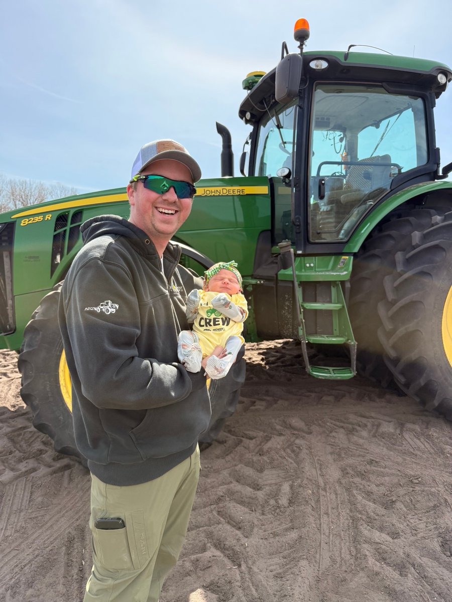 MMC_JD's tweet photo. Newest member of the planting crew (and Midwest Machinery family) made her first trip to the field! She may not be running the 8235R just yet, but she’s already learning what spring in farm country is all about. 
💚💛 https://t.co/sIoh3znJHt