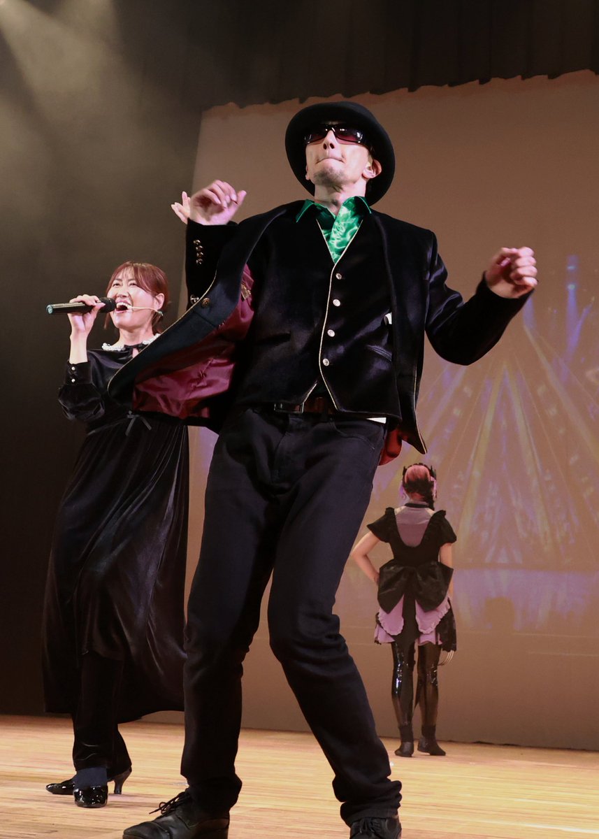 samboxsam2's tweet photo. LOQS
The Show Must Go On
50席限定プレ公演

ボーカルあり
アクロバットダンスあり
ポールダンスあり
ギターあり
ストリート的なパーカッションのアンサンブルありのショータイム

それぞれが素晴らしいパフォーマンスをされていて
それを融合して創り出すストーリー
観に行って良かった♪
③

#LOQS https://t.co/i4eSXXDDkg