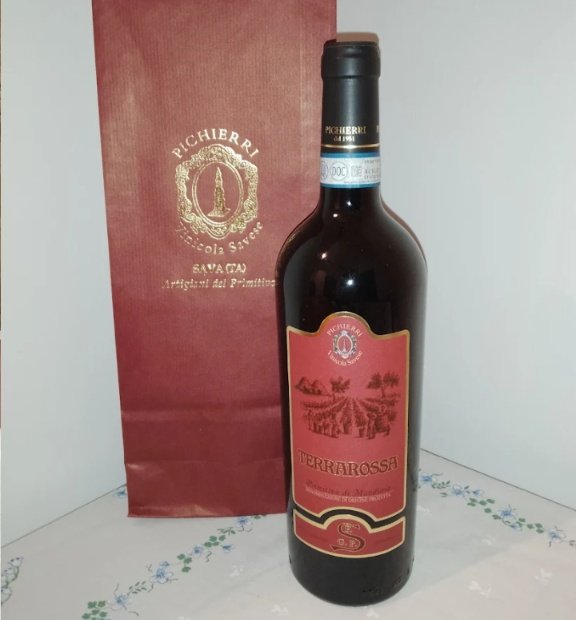unvermouth's tweet photo. @Vialedeiciliegi La cantina, sì, il vino mi sa di no. A te ho portato questo perché so che ti piace bello massiccio, a lui avrò portato qualcosa di più soft, ma l'ho rimosso!
#chefastidio https://t.co/LXcGvO2Ksc