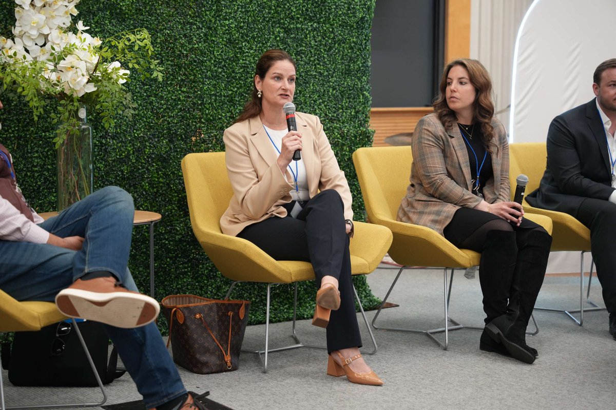 bbb_boston's tweet photo. We’re proud to celebrate BBB’s own Paula Fleming for returning as a panelist for the second year at Wheaton College’s Annual Entrepreneurship Summit! 🎉💙 https://t.co/IqfJVNmiGB