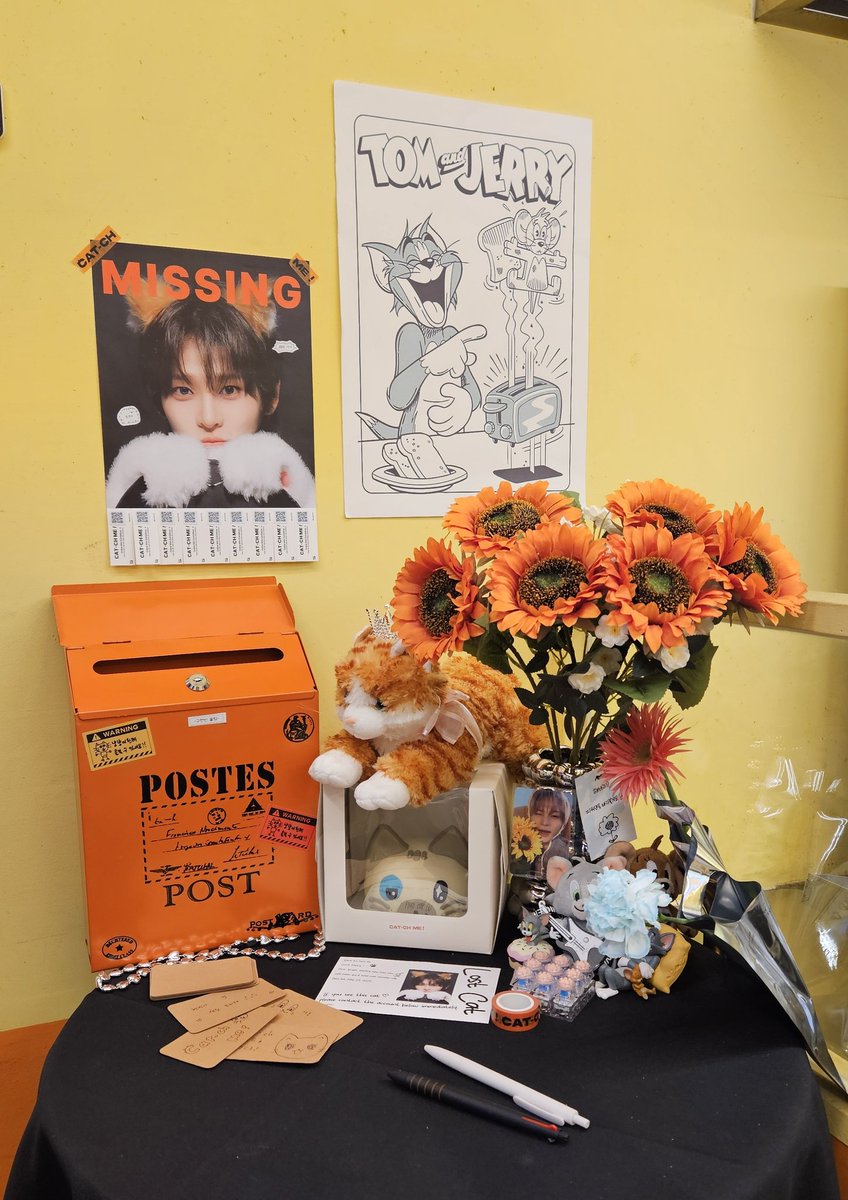 binjjyang's tweet photo. 구냥이가 완전 잘 도망가고 인테리어가 귀여워요🧡

#구냥이를_잡아냥 https://t.co/wz4nVvZ10Q
