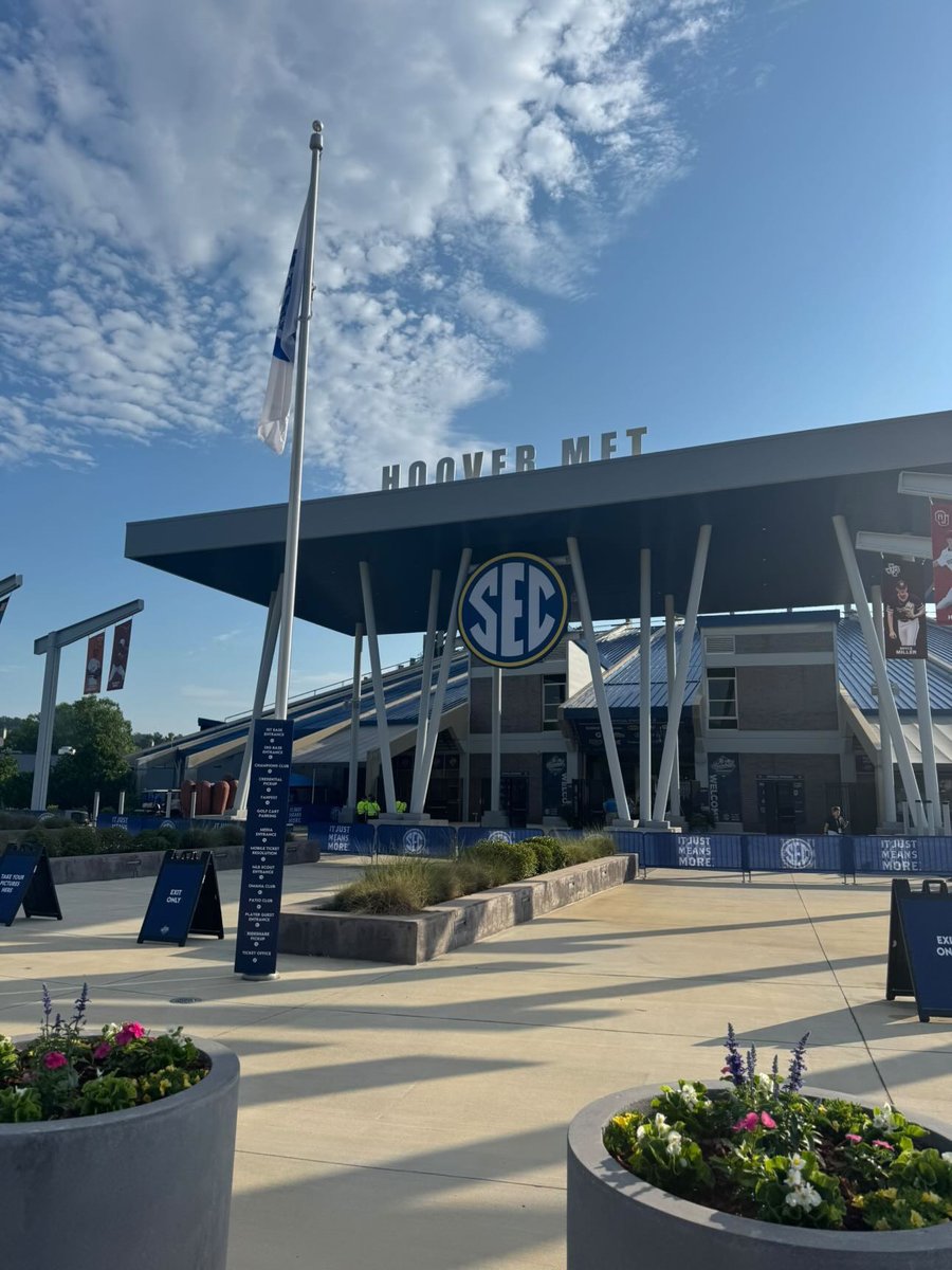 UTJEM's tweet photo. @UTJEM grad student Jalin Wald interned with the @SEC communications department during the SEC Baseball Tournament in Hoover, Alabama. Jalin, a photographer with @utkmediacenter’s Tennessee Club Sports Network, said the experience affirmed his goal of working in sports comms! 👏 https://t.co/w1EPCiKwkg