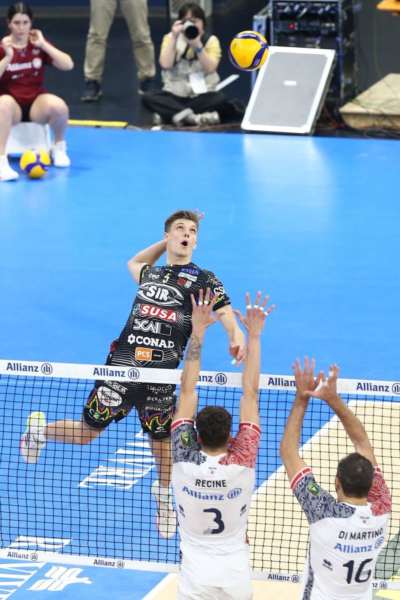 VCGREENYARDMsk's tweet photo. 🆕 Gabrijel Cvanciger joins GREENYARD Maaseik!
The 22-year-old Croatian opposite hitter arrives from Perugia and is regarded as one of the biggest talents of his generation. Welcome to Maaseik, Gabrijel! 💚
#vcgreenyardmsk #ourclub
Pict. @SIRVolleyPG https://t.co/HHQyxPgDhX