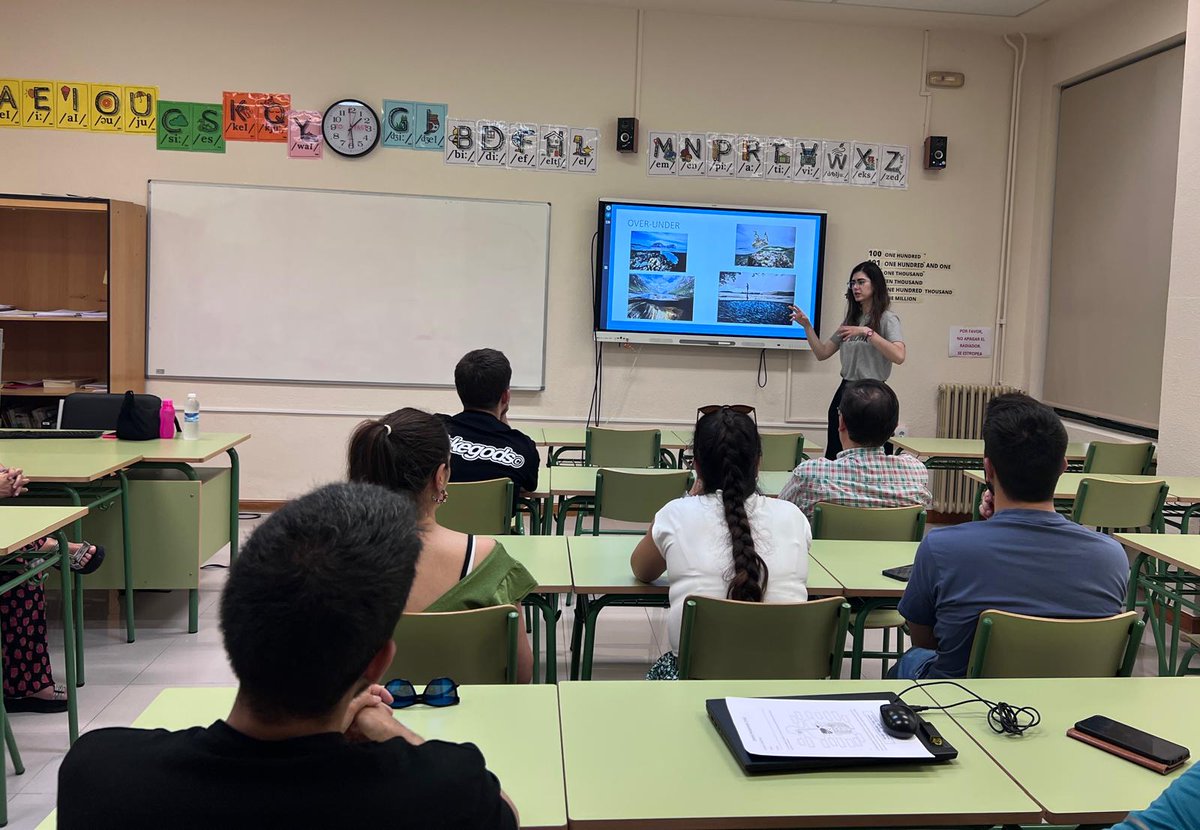 ErasmusCFIE_Mir's tweet photo. Formación en cascada de nuestro consorcio #ErasmusPlus: 
Silvia @EOIMiranda comparte su experiencia de jobshadowing en Florencia con los compañeros del @CepaReal Real Aquende.

▶️ Jobshadowing en ITT Marco Polo

#internacionalizaCyL 
#formaciónCyL

@sepiegob 
@cfiemiranda https://t.co/VxUcGHKWEF