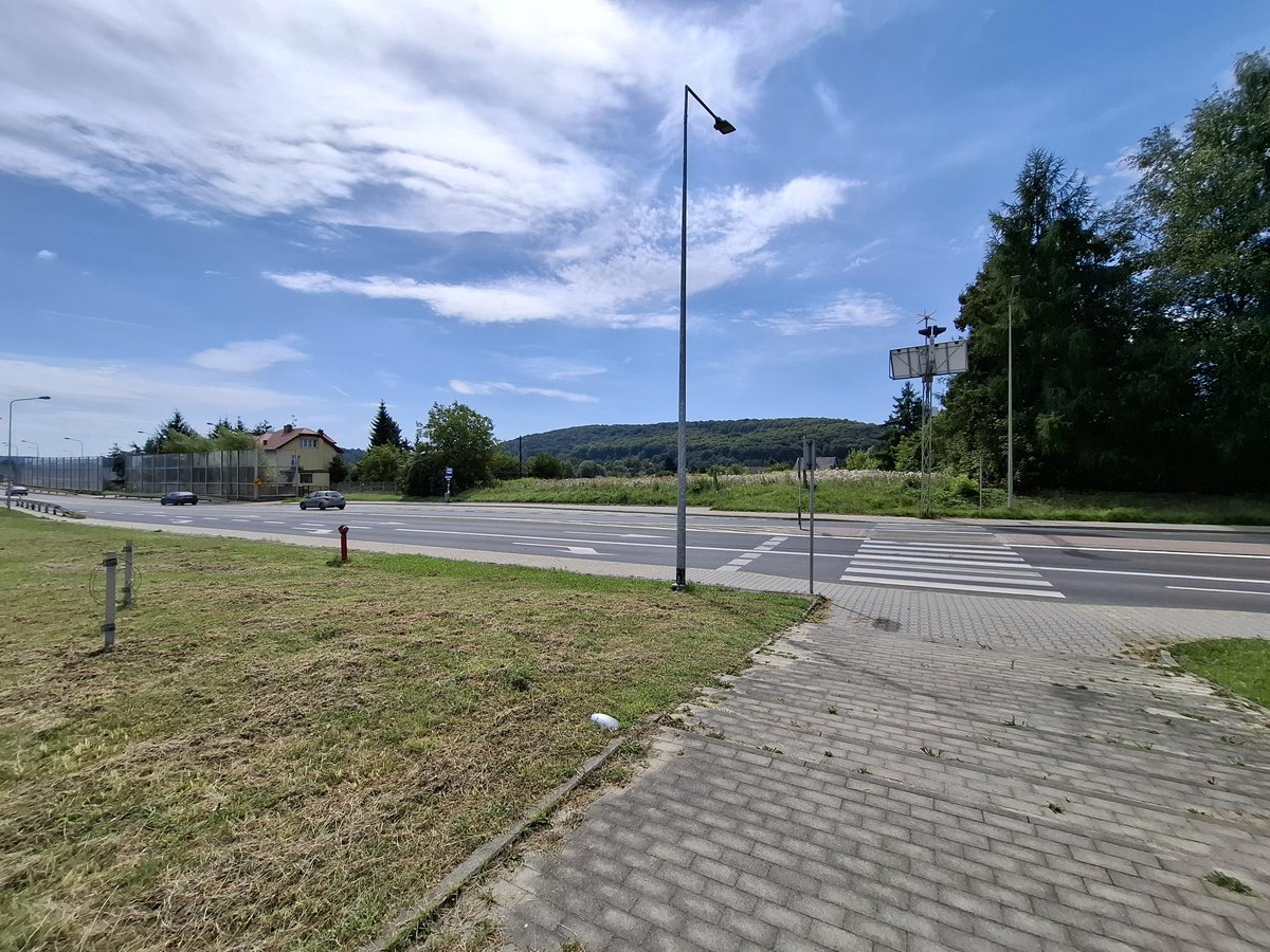 GDDKiA_Krakow's tweet photo. Mamy decyzję środowiskową dla rozbudowy #DK79 odc. Rudawa-Filipowice🥳
Poprawimy💪:
✅️standard całego 12,1 km odcinka -> 11,5 tony/oś
✅️geometrię skrzyżowań i łuków
✅️zatoki
✅️bezpieczeństwo i obsługę ruchu
✅️odwodnienie
✅️ochronę przeciwhałasową
@MI_GOV_PL |@GDDKiA https://t.co/ixfpkQgur7