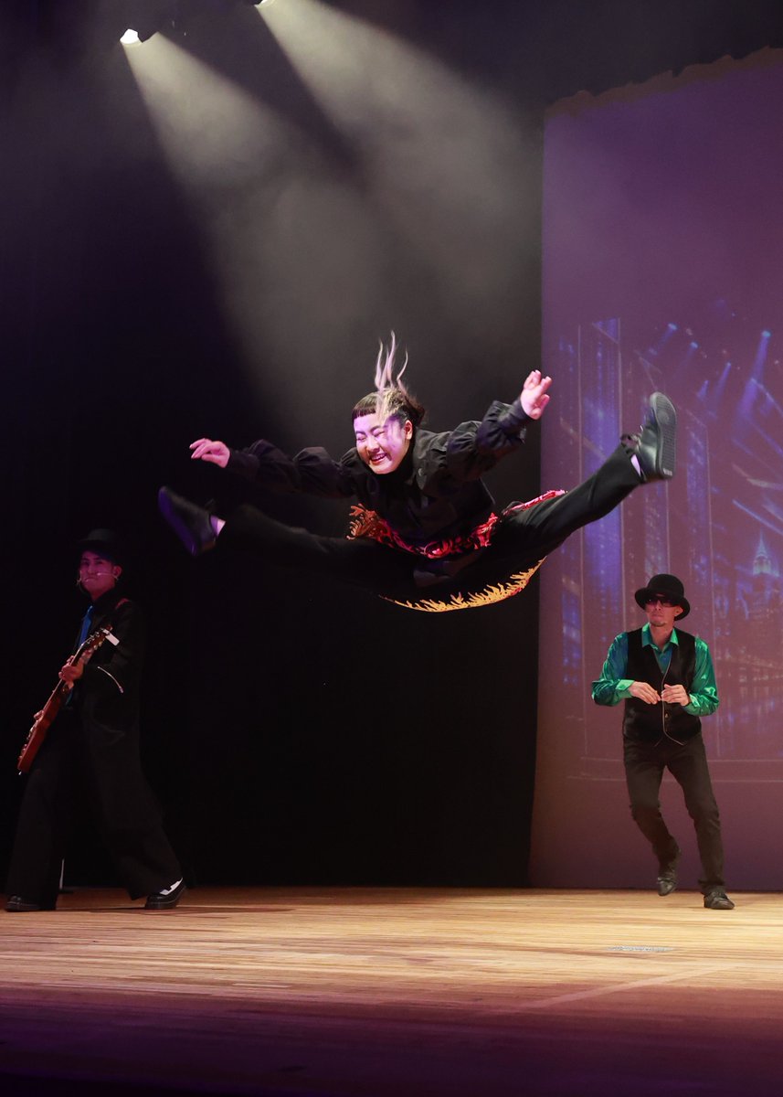 samboxsam2's tweet photo. LOQS
The Show Must Go On
50席限定プレ公演

ボーカルあり
アクロバットダンスあり
ポールダンスあり
ギターあり
ストリート的なパーカッションのアンサンブルありのショータイム

それぞれが素晴らしいパフォーマンスをされていて
それを融合して創り出すストーリー
観に行って良かった♪
⑥

#LOQS https://t.co/0fNzb4ddij