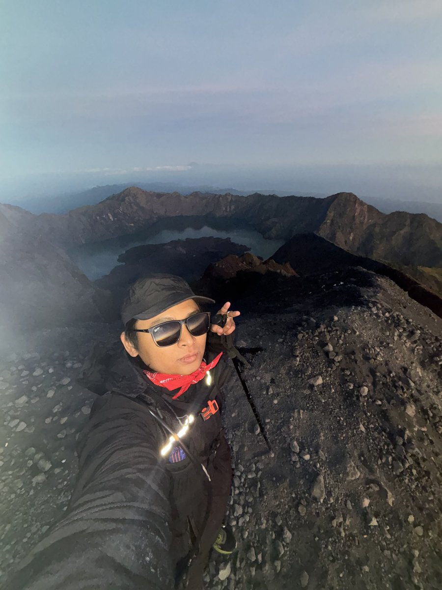 zslurrr's tweet photo. belum full soalnya sembalun lintas torean, ini baru rinjani summit sama danau sagara anak, torean nya belom https://t.co/uxSgwsUbJI