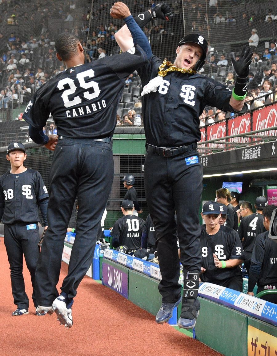 nishispo_lions's tweet photo. 引き分け挟み5連勝で両リーグ30勝一番乗り　

打線が16安打13得点の猛攻！！　

パ・リーグ首位キープ

▼記事はこちらから▼ #seibulions
https://t.co/ZDIaYBWYPh https://t.co/ixWCSBAZYd