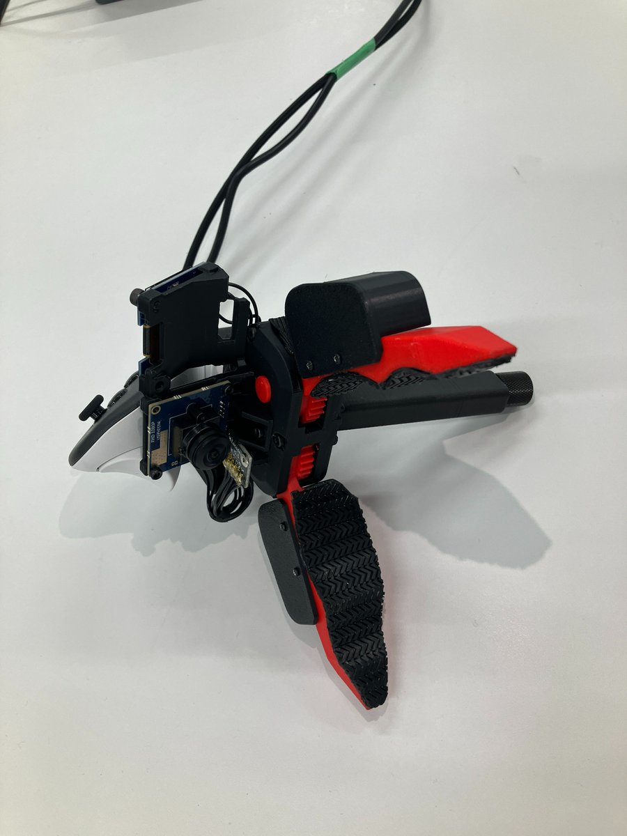 TOYOTA_FRC's tweet photo. YUBI (Yielding Universal Bidigital Interface), a research-oriented robotic interface developed by the #FrontierResearchCenter, will be showcased at the @airoa_jp booth (#ICRA2026 / Booth 073).
YUBI is designed for intuitive bimanual robot operation and scalable data collection. + https://t.co/4wPV0GgagB