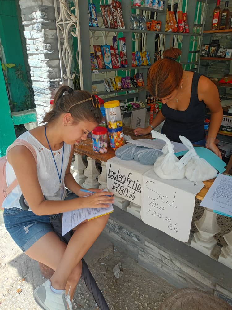cubarecicla's tweet photo. ♻️ Fortalecemos alianzas con sector no estatal para impulsar el #reciclaje.
Mipymes, cuentapropistas y cooperativas se incorporan a la recuperación de materias primas mediante convenios que facilitan la recogida sistemática de residuos 
#CubaRecicla #RecuperamosValores https://t.co/gtJKwq5Urw