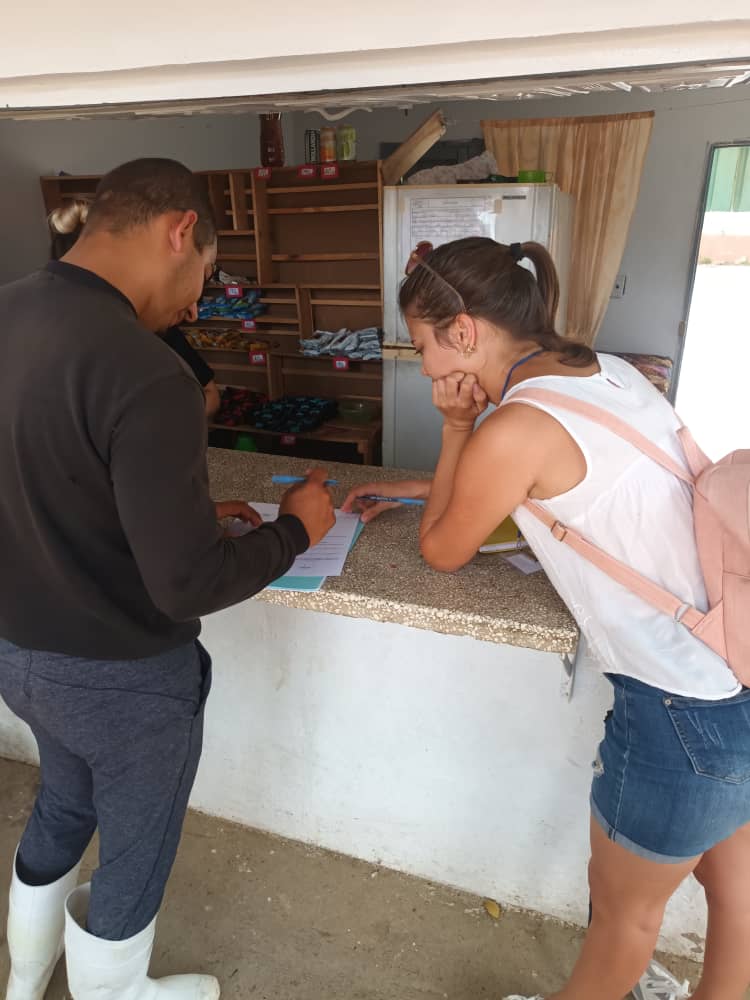 cubarecicla's tweet photo. ♻️ Fortalecemos alianzas con sector no estatal para impulsar el #reciclaje.
Mipymes, cuentapropistas y cooperativas se incorporan a la recuperación de materias primas mediante convenios que facilitan la recogida sistemática de residuos 
#CubaRecicla #RecuperamosValores https://t.co/gtJKwq5Urw