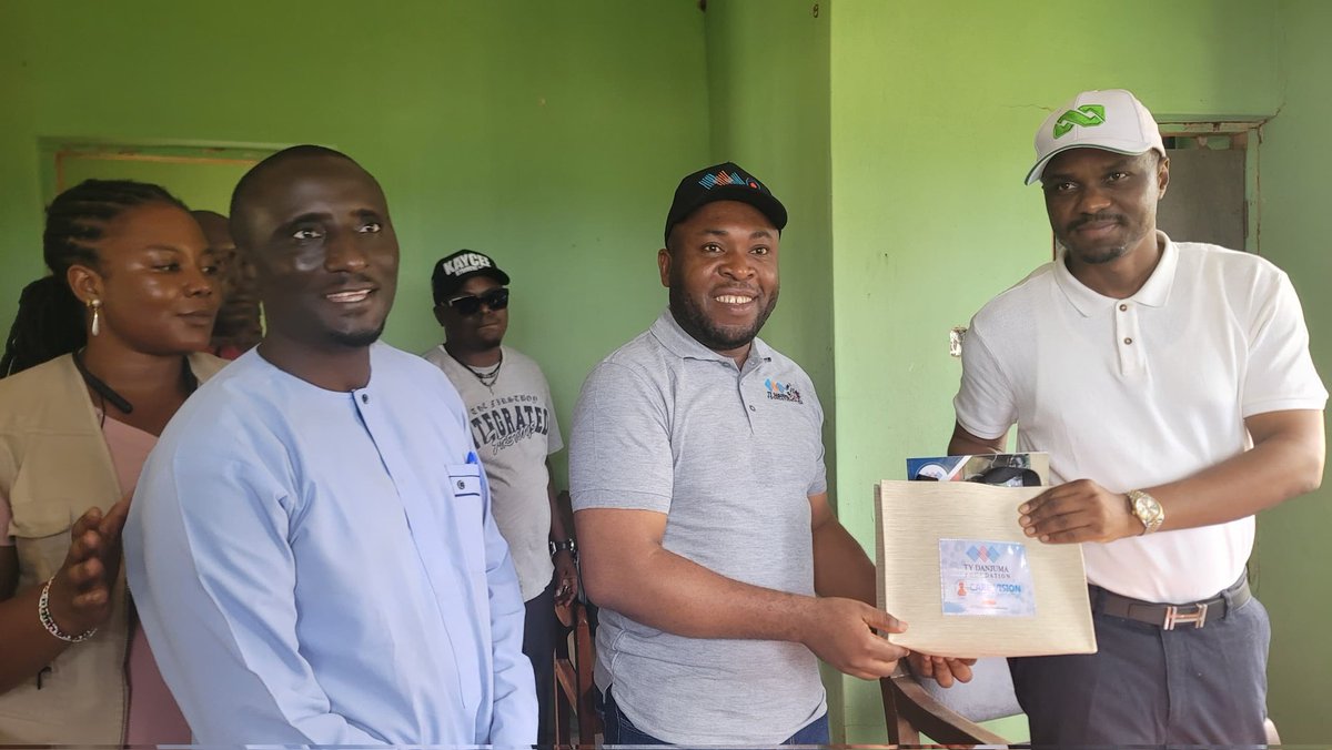 edsphcda's tweet photo. The Executive Secretary, EDSPHCDA Dr. Coulson Oahimire Osoikhia paid an advocacy visit to the Acting LGA Chairman of Uhunmwode, Hon. Austin Rotimi Imafidon, to express gratitude for his support of the Local Health Authority and primary healthcare activities in the LGA. https://t.co/aPfB75snlW