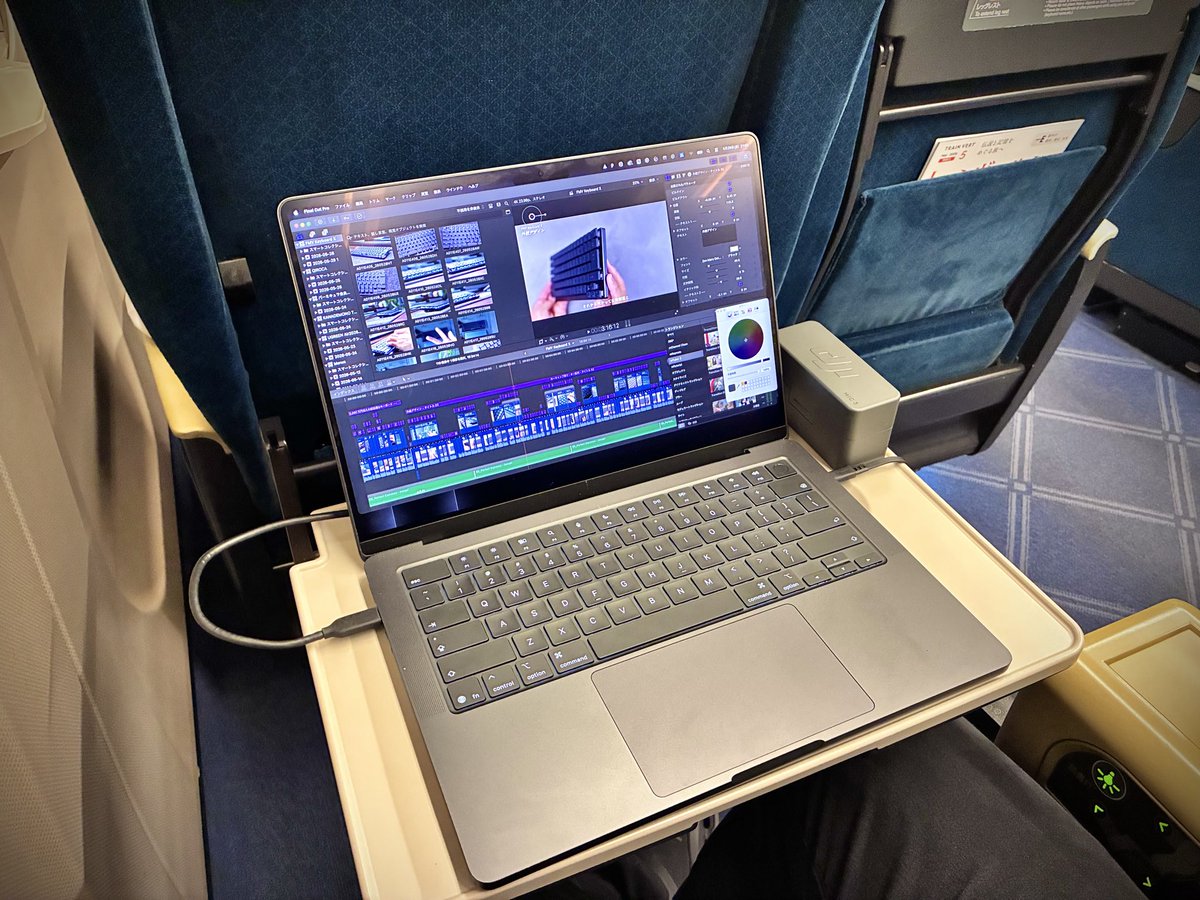 fatherlog's tweet photo. 14インチで良かったと思える瞬間 https://t.co/nApZJsRAX7