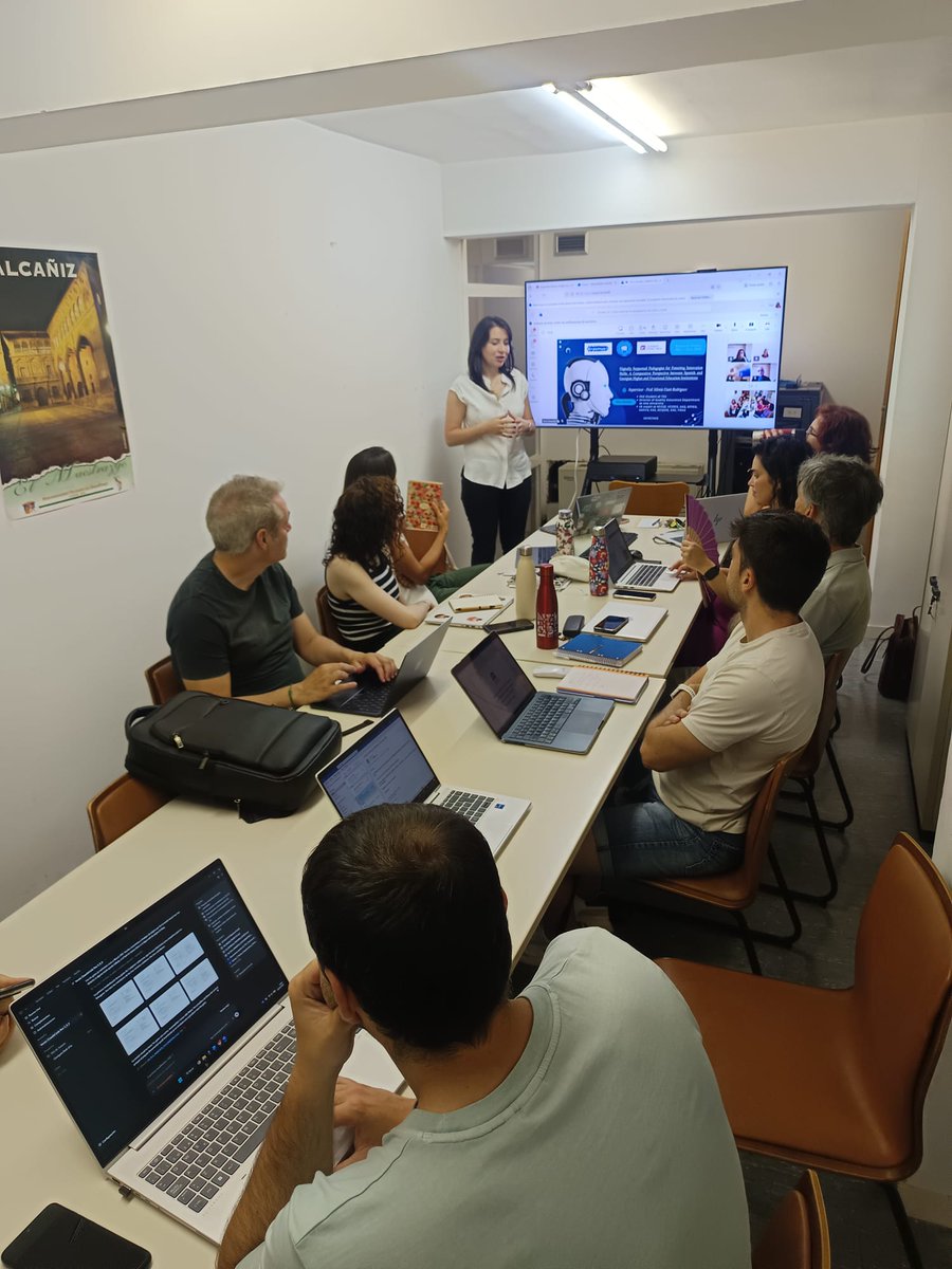 argeturv's tweet photo. 🧩Nino Alavidze presenta els avenços la seva tesi doctoral al grup de recerca ARGET.

🚀La investigadora exposa un estudi comparatiu sobre pedagogies digitals i competències d’innovació entre Espanya i Geòrgia.

🔗https://t.co/HVjLyfBr82 https://t.co/CJuYB1zTOU