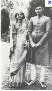 abbasimee's tweet photo. @airfilter32 His own sister used to rock a saree, ignorant ass. https://t.co/BstFYJJeK5