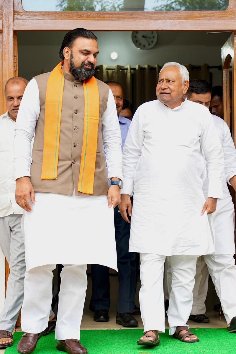 NitishKumar's tweet photo. आज 7, सर्कुलर रोड में माननीय मुख्यमंत्री श्री सम्राट चौधरी जी ने शिष्टाचार मुलाकात की।

@samrat4bjp https://t.co/oZRZbgDqND
