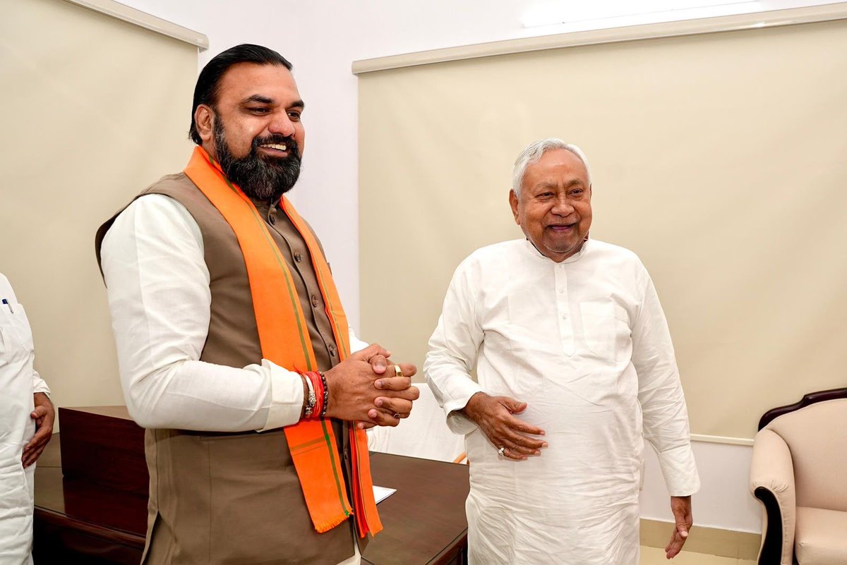 NitishKumar's tweet photo. आज 7, सर्कुलर रोड में माननीय मुख्यमंत्री श्री सम्राट चौधरी जी ने शिष्टाचार मुलाकात की।

@samrat4bjp https://t.co/oZRZbgDqND