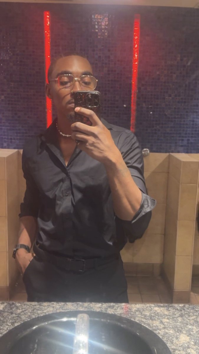 BrysJournal's tweet photo. Casting Call Selfie 🤳🏿 #Selfie #Castings #AllBlackAttire https://t.co/vB50uTr3RD
