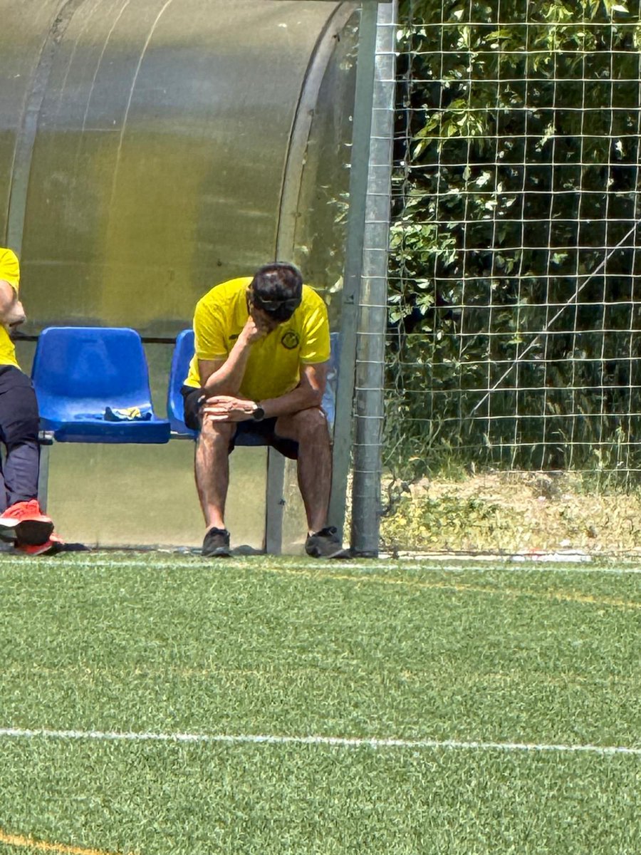 EFMSur's tweet photo. 📍Segunda Aficionado Grupo 21
📅 Jornadas 30
🏁 @FutbolAmoros B 9 Aficionado 1
⚽️ Andres
Se cierra una temporada en la que habia muchas expectativas y no hemos respondido a ellas. Una imagen vale más que 1000 palabras.
#somosdMSur https://t.co/HSJC9EvxLc