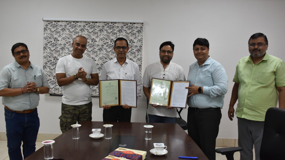 IIAB_Ranchi's tweet photo. ICAR-IIAB Ranchi signed an MoU with King Fisheries to promote sustainable aquaculture, focusing on fish breeding, hatchery management, training, research and rural livelihoods in Jharkhand. #MoU #Aquaculture #ICAR #Fish https://t.co/0VzejD44NM