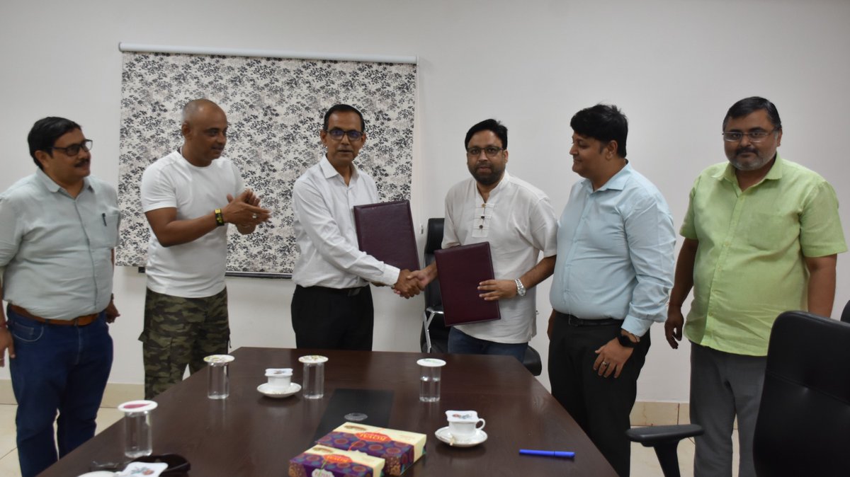 IIAB_Ranchi's tweet photo. ICAR-IIAB Ranchi signed an MoU with King Fisheries to promote sustainable aquaculture, focusing on fish breeding, hatchery management, training, research and rural livelihoods in Jharkhand. #MoU #Aquaculture #ICAR #Fish https://t.co/0VzejD44NM