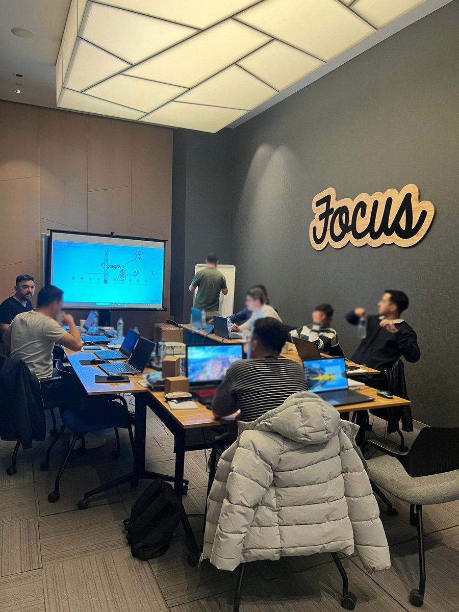 KnowledgeClubTR's tweet photo. İş ortağımız Orbisis  için 18-22 Mayıs 2026 tarihleri arasında CCSI &amp; CCIE Şefik Karataylı hocamızla birlikte Ankara Next Level ofisimizde dış katılıma kapalı olarak düzenlediğimiz 1. Grup Cisco SD-WAN Bootcamp  eğitimimizi başarıyla tamamladık. Tüm katılımcılarımıza ve iş https://t.co/00V5iibzco