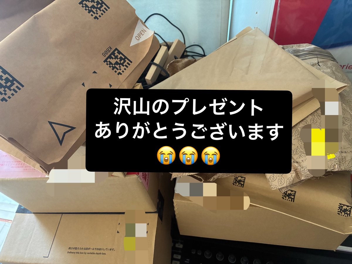 Lok039's tweet photo. そして、22時からは祭りの締めくくり

誕生日カウントダウンだあーーーー🎊
プレゼント開封していくよ‼️‼️‼️

#Lok生 https://t.co/D2qjof7KEU