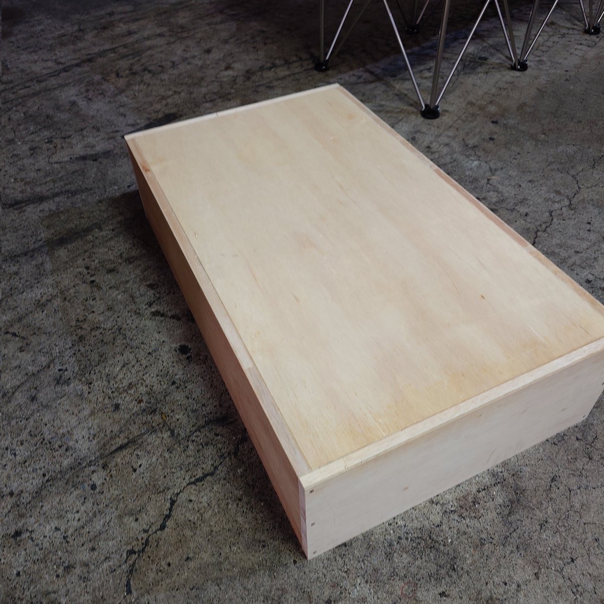 ouzan2222's tweet photo. 子供用の増設ベット作成中。
天板は取り外して収納として使えるようにした。
あと天板に穴開けて表面処理して終わり。 https://t.co/iONQwocisb