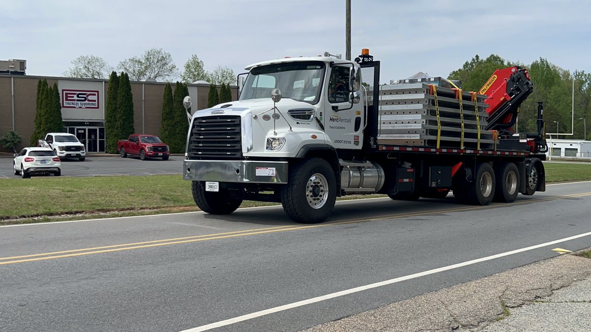 ESCTrenching's tweet photo. USA-manufactured ESC Aluminum Trench Boxes—on the move and jobsite-ready. Precision-handled, securely loaded, and delivered to protect crews and keep projects on track. From fabrication to field, ESC delivers.

👉 info@esctrenchshoring.com | 📞 USA (980) 689 4389 https://t.co/FNV3QRqvok