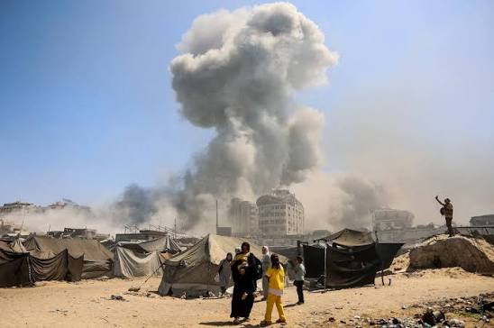Salooma960's tweet photo. On the second day of Eid al-Adha, we are not living the atmosphere of Eid, but the atmosphere of war, displacement, destruction, martyrs, and wounded people. O Allah, grant us Your help and mercy. The world has ignored us and forgotten us. https://t.co/5U79A9yIi0