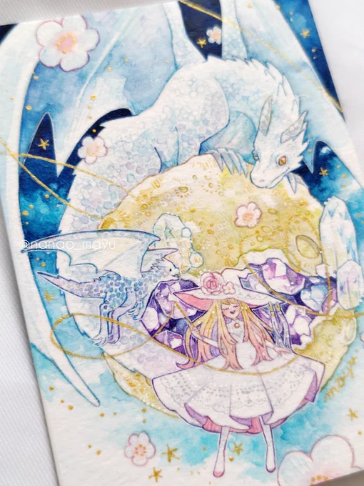 ATC(64x89mm)/透明水彩・アクリル/ホワイトワトソンボード 「The Story of the Moon Witch」  このサイズにこれ描けるのか? …………描けました!  来月の #ARTsLABo 小さいcolors 2026で展示します(販売無) 原画見る機会これだけなので行かれた方は探してみてね #nanao_mayu #ATCつくりました