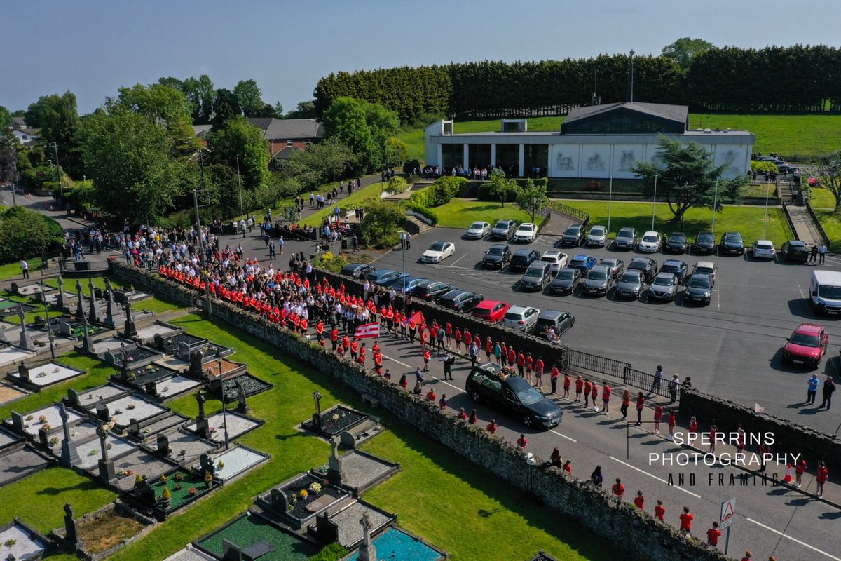 ardboegfc's tweet photo. 🟠🔵A Fitting Farewell to "The King"🟠🔵

Ardboe stood still yesterday as we paid a final tribute to one of our greatest ever Gaels, Frank McGuigan.

From the moment the cortege left the McGuigan family home, led with dignity and pride by Jim Hanna of Derrytresk, it was clear https://t.co/T8cO5E3BH3