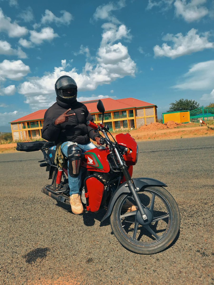 𝔼𝔻𝕌 𝕋ℍ𝔼𝔼 𝔹𝕀𝕂𝔼ℝ🏍 tweet media