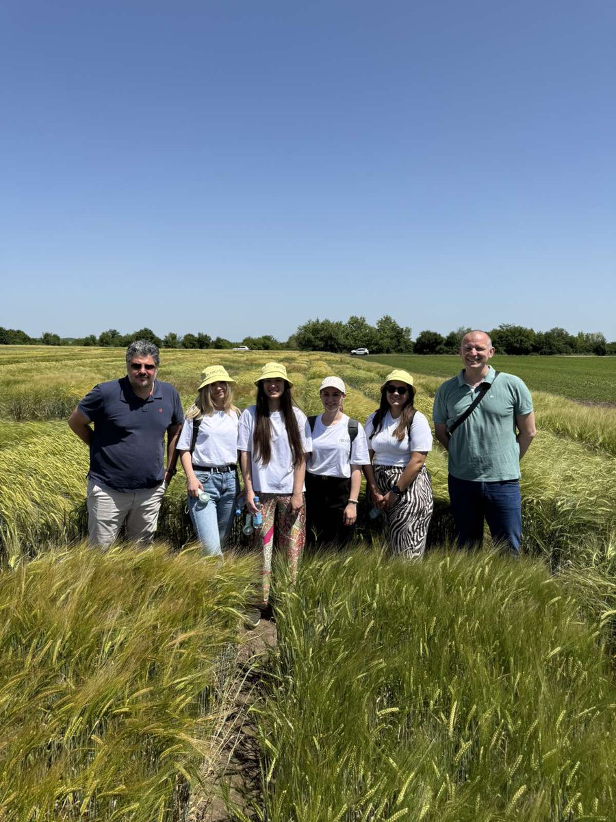 velimirmladenov's tweet photo. Our first "Plant Breeding and Crop Improvement" Training School within the @Recrop22157 is finished. Amazing energy and atmosphere! 😎 900km and 9 lectures per 1.5 hours in six days :)
#recropcost #plantbreeding https://t.co/mUqCc3o4Nk